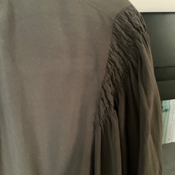 VELVET BY GRAHAM AND SPENCER LAURANN BLOUSE SIZE LARGE - Picture 5 of 5